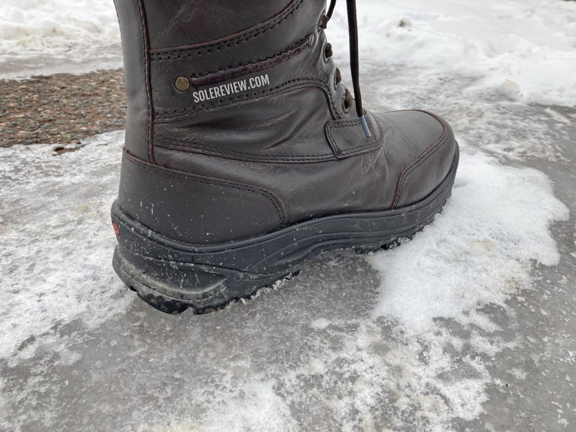 What Shoes Are Good For Walking On Ice