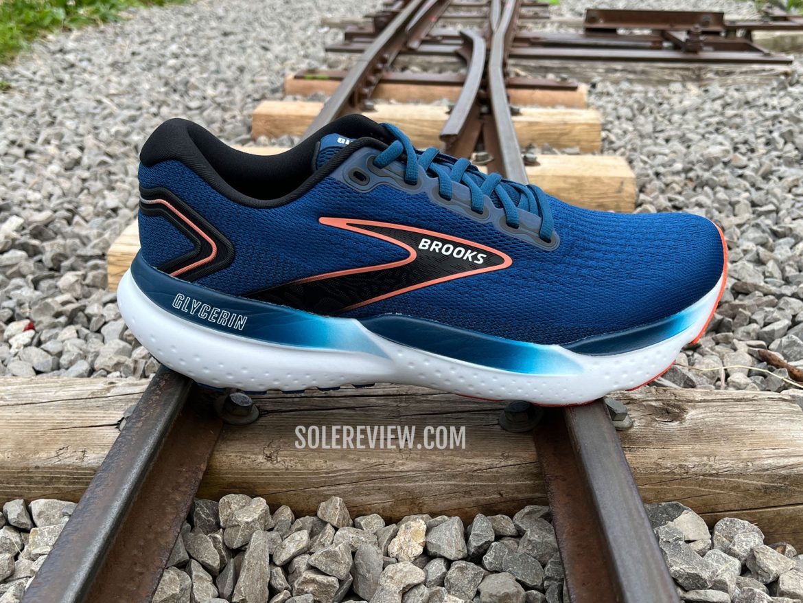 The Brooks Glycerin 21 outdoors.